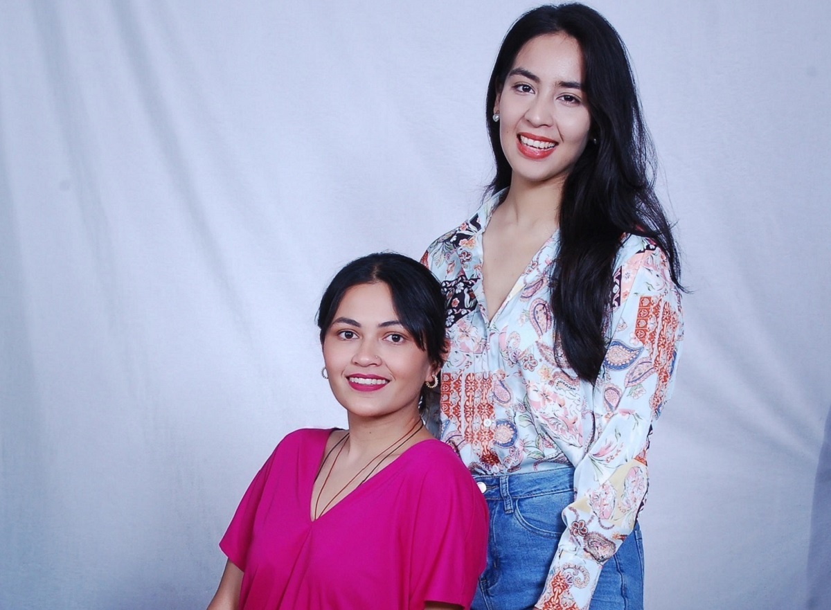 आशंसा थापा (बायाँ) र विशाखा राणा।